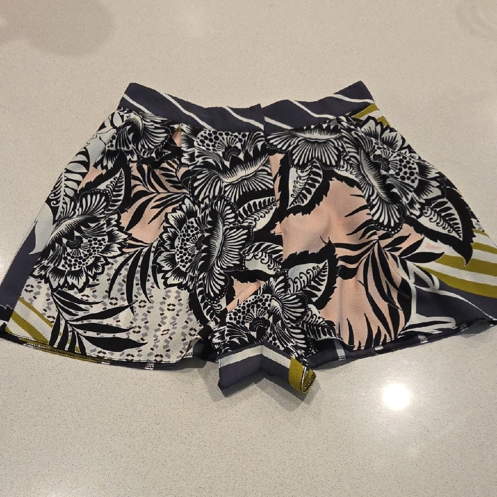 Topshop Floral High-Waist Shorts in Black, Pink, Olive Size 2!